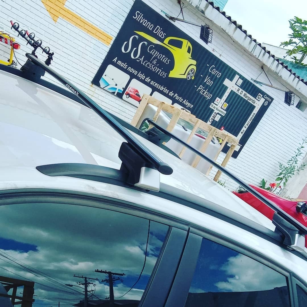 Rack de teto com suporte veicular para bicicleta instalado
